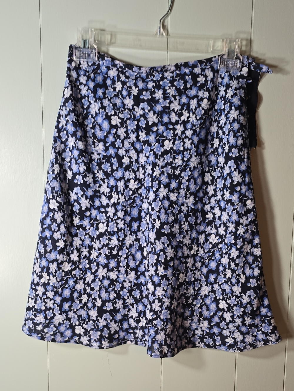 Casual Corner Navy Floral A-Line Skirt with Light Blue and White Flowers